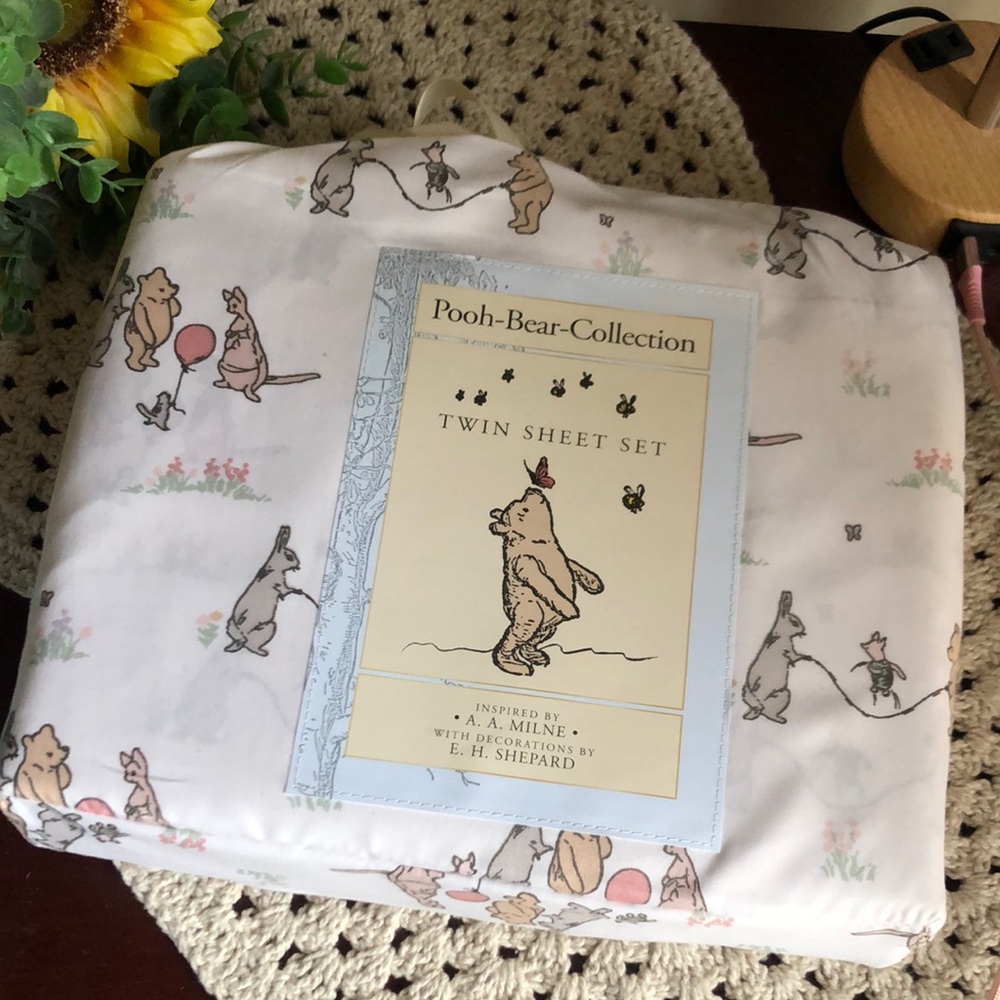 Pooh Bear Collection TWIN Sheet Set - Cream Winnie the Pooh Print